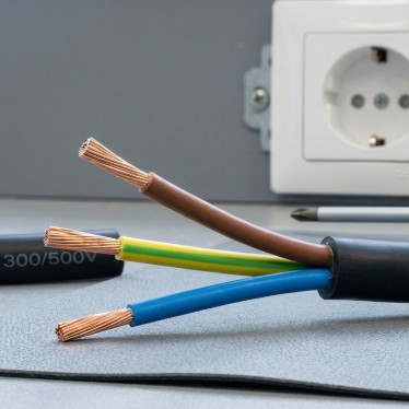 What Do L, N, and PE Mean in Electricity? Wire Colors and Safety Guide