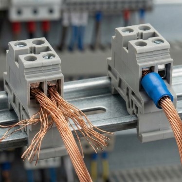 10 Common Errors in Electrical Installations and Correct Application Methods 