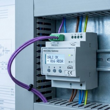 Dimming Technologies Compared: Building Lighting Scenes with Dimming Actuators and DALI 